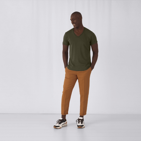 Herren T-Shirt Bedrucken V-Ausschnitt | B&C Inspire